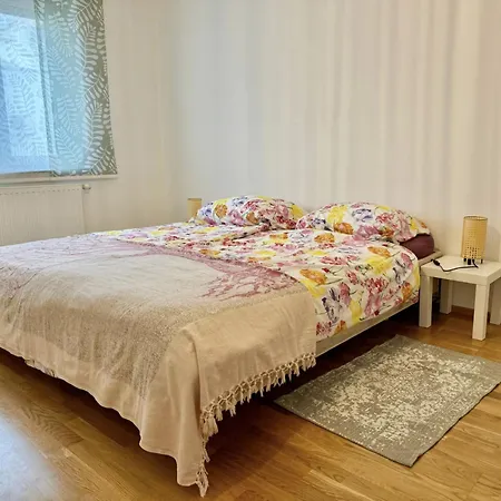 Happy Near Airport With Free Parking Apartament Schwechat