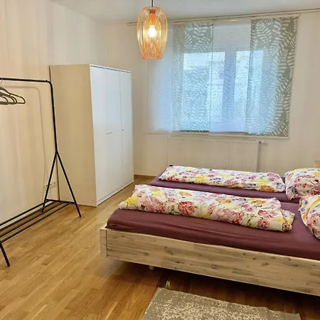 Happy Near Airport With Free Parking Apartament